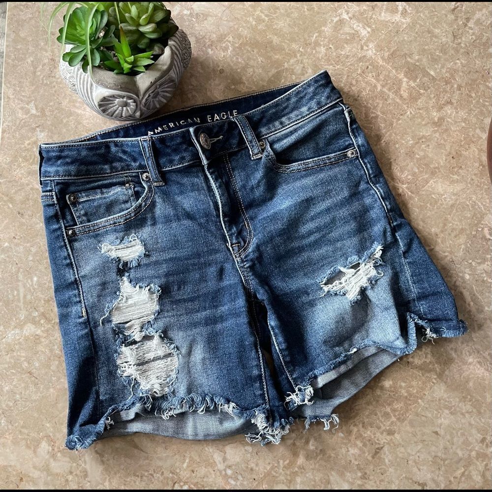 American Eagle midi distressed jean shorts size 6